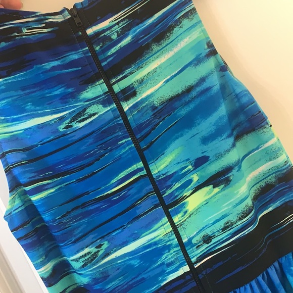 Mid length dress - Picture 5 of 6